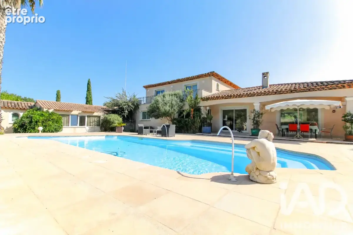 Photo 1 - Maison à ROQUEBRUNE-SUR-ARGENS