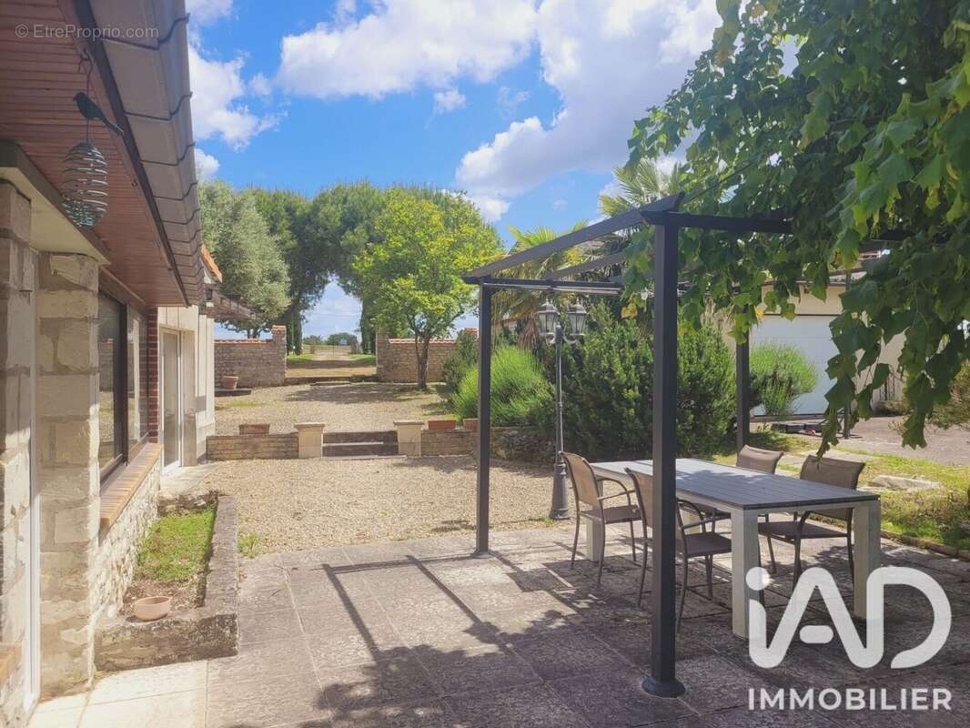 Maison 210 m² à Serigny  - photo 8