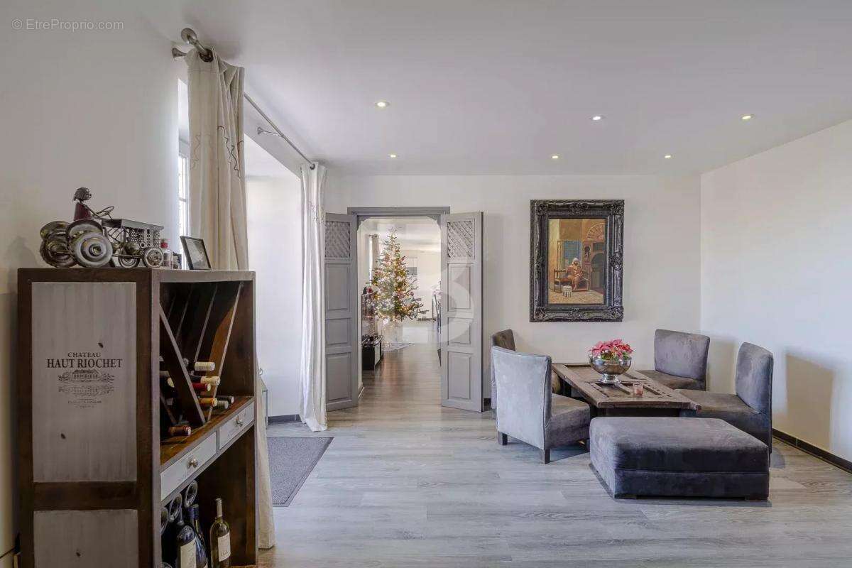 Maison à TOURRETTES-SUR-LOUP