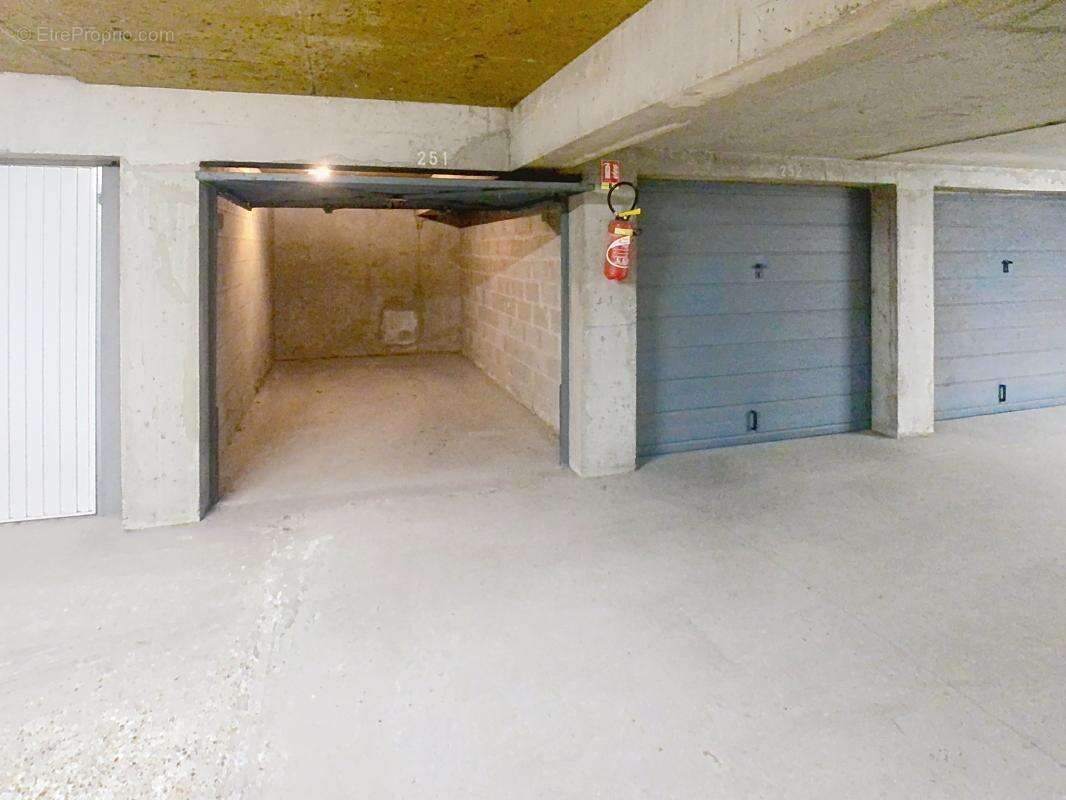 ANGERS GARE LAFAYETTE : Type 4, dernier étage, balcon, garag - photo 10