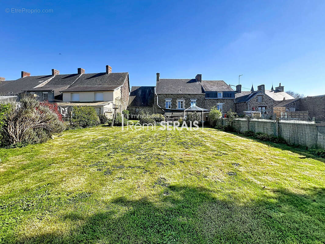 Maison à SAINT-DENIS-DE-MERE