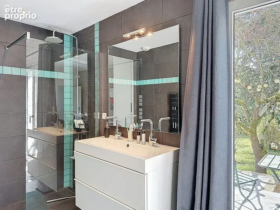Crépieux limite Caluire belle maison familiale au calme d'une impasse - photo 10