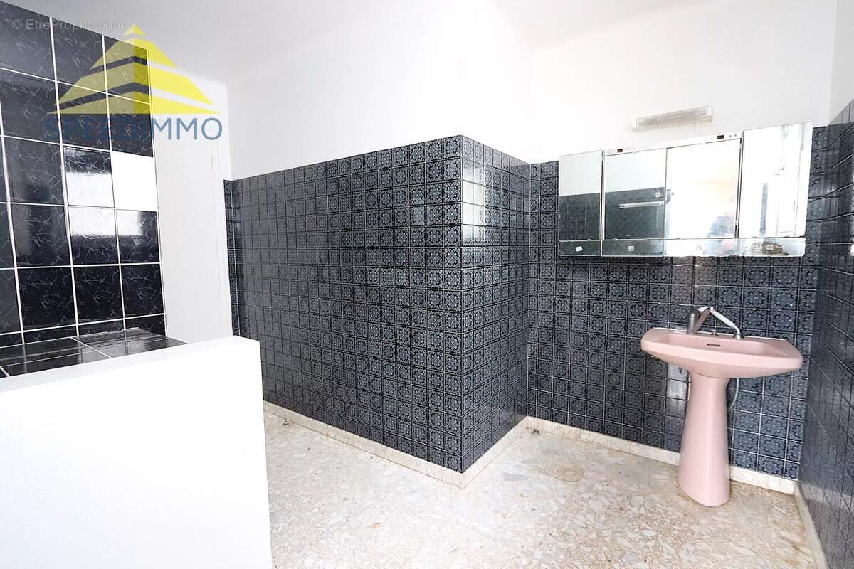 Maison à MANDRES-LES-ROSES