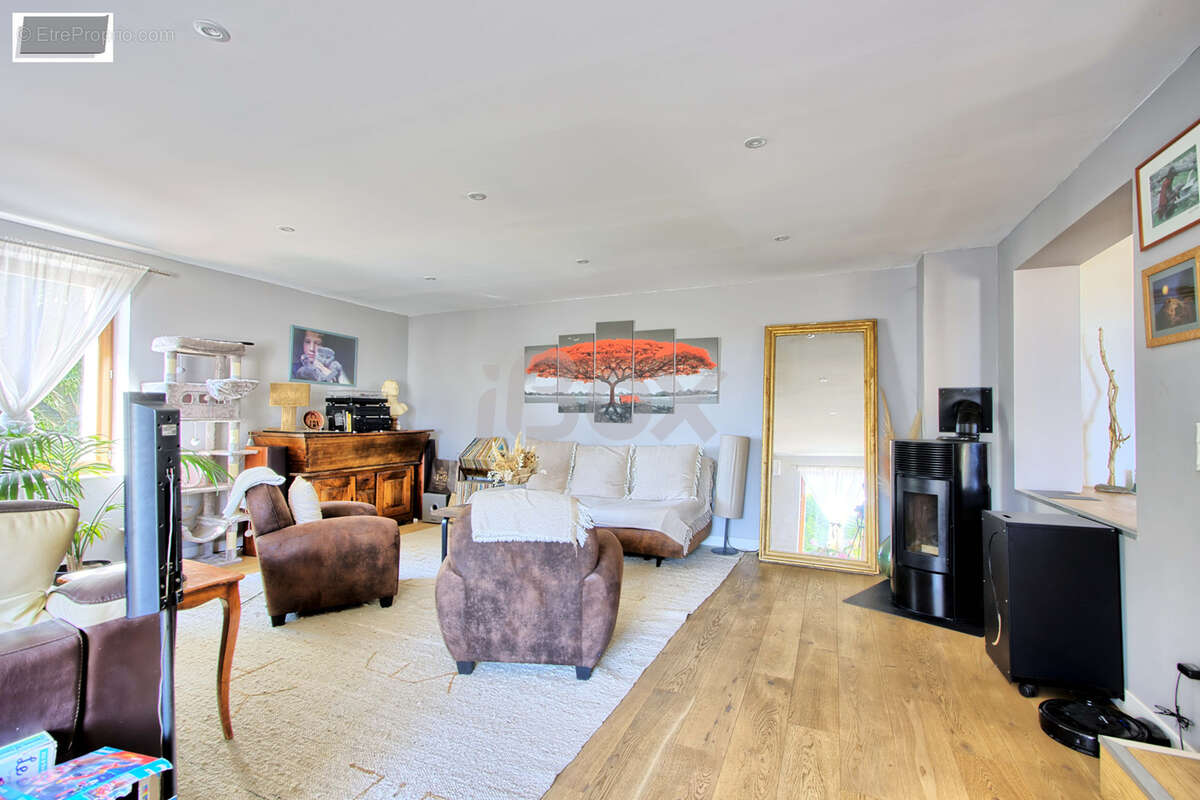 Appartement à SOLLIES-VILLE