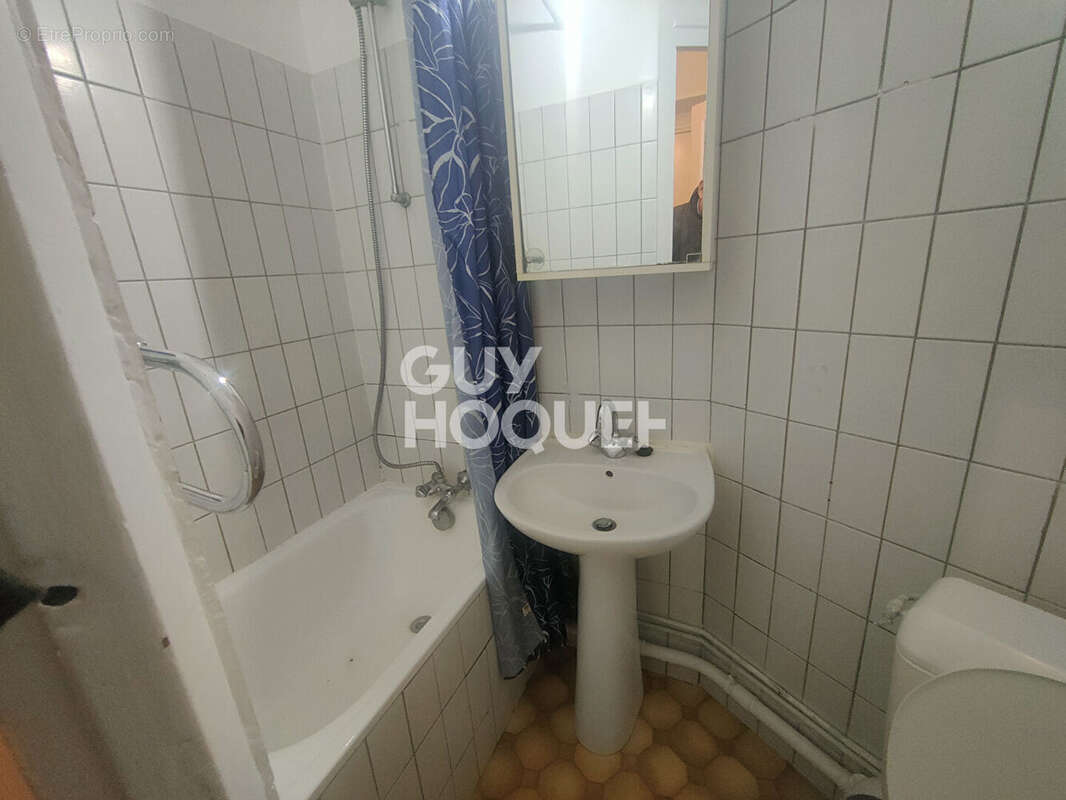 Appartement à COURBEVOIE