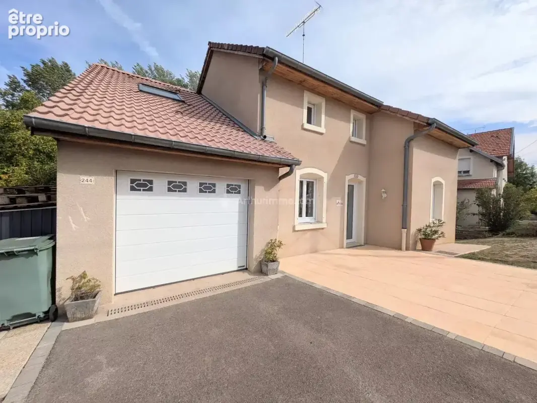 Maison à NEUFCHATEAU