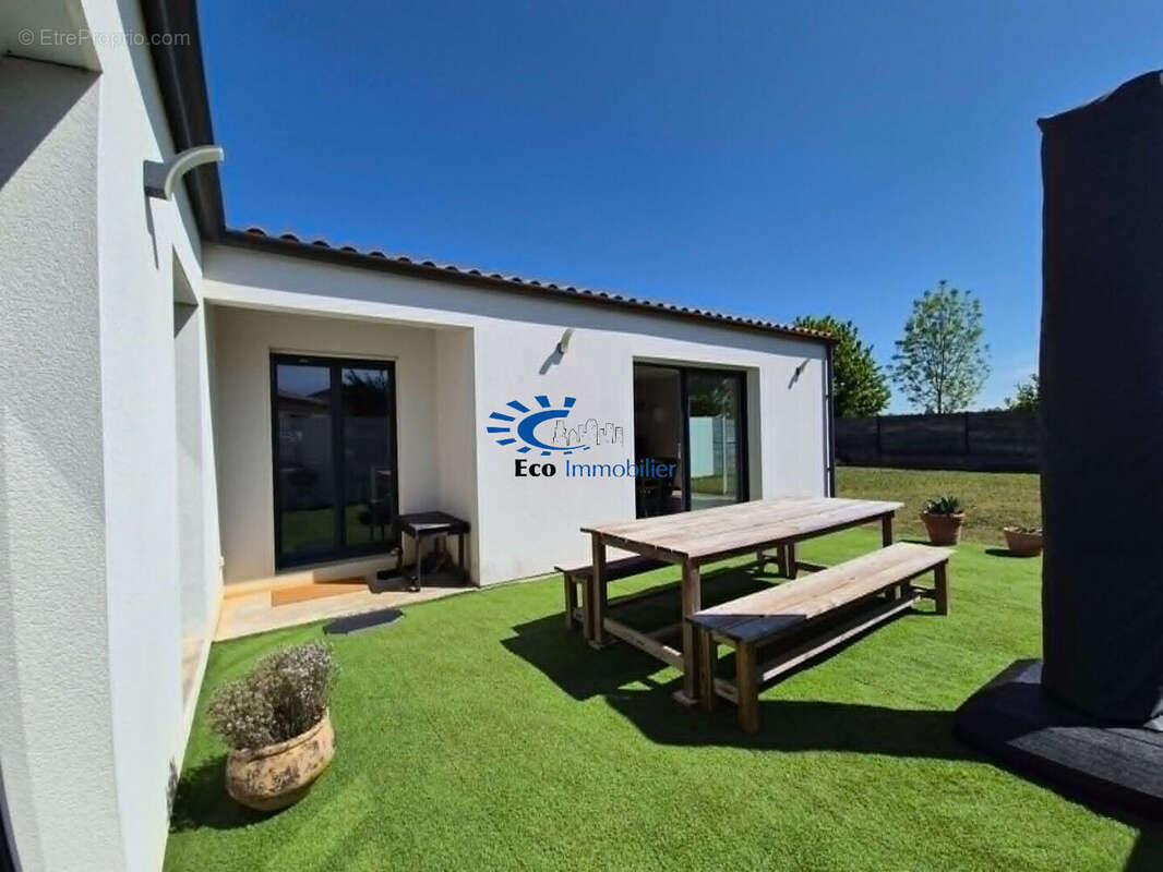 Maison plain-pied 94 m² 3 chambres garage jardin parking - photo 3