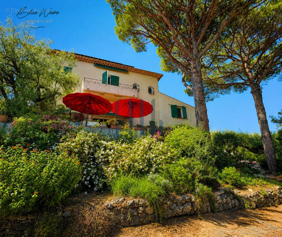 Grimaud   guerrevieille   propriété de caractère avec vue mer à quelques pas des plages - photo 2