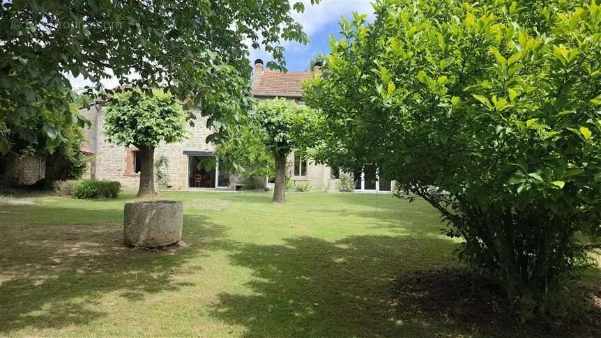 Maison à THAURON