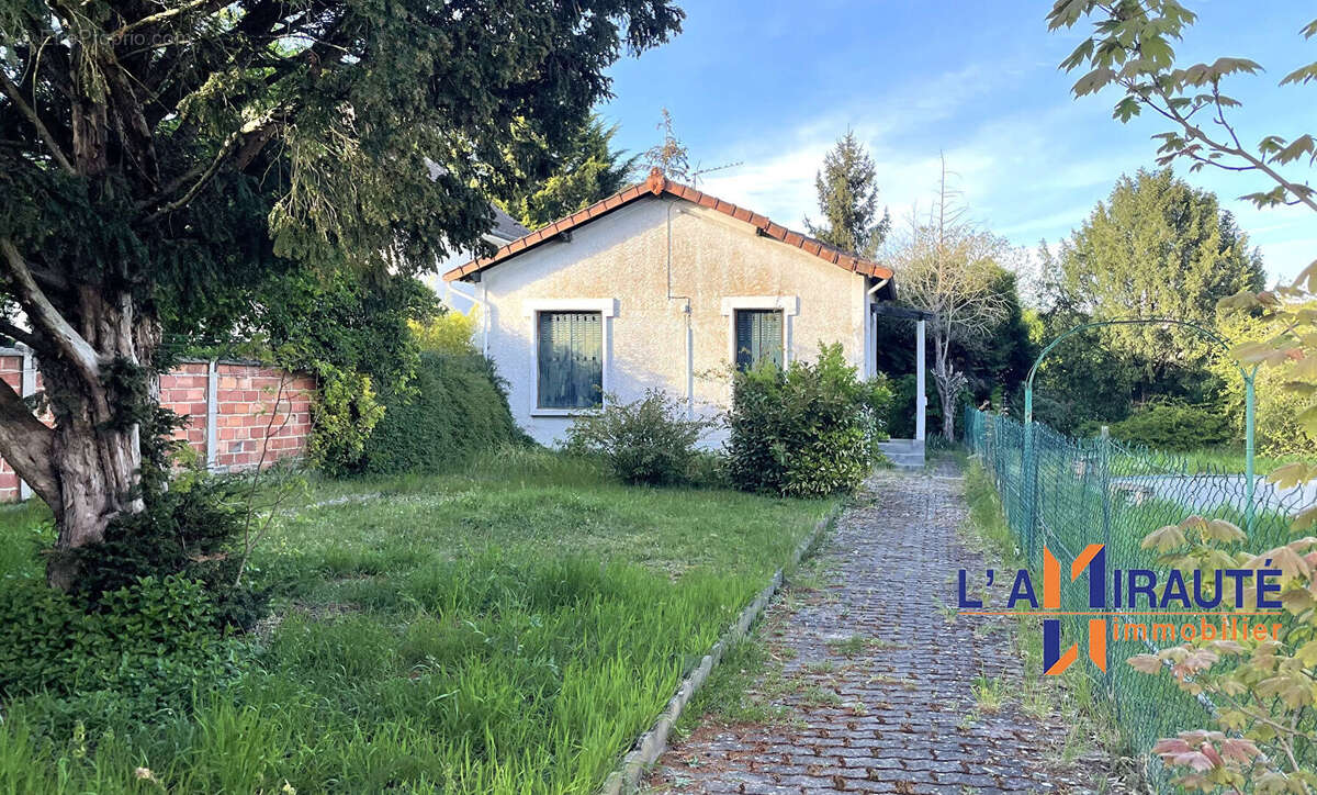 Maison à LE MESNIL-LE-ROI