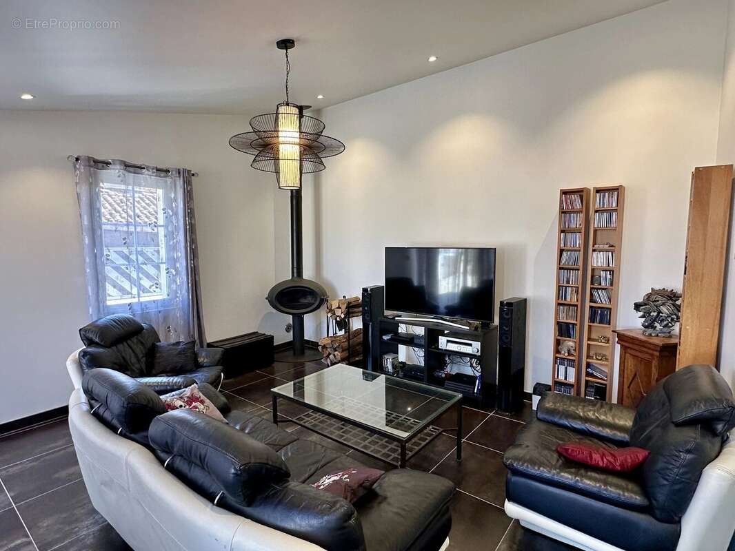Maison  rénovée avec goût, offrant quatre chambres avec jardin clos - photo 7