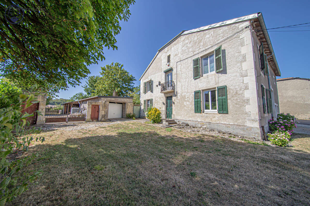 Maison de charme de 165 m2 avec dépendances - photo 5