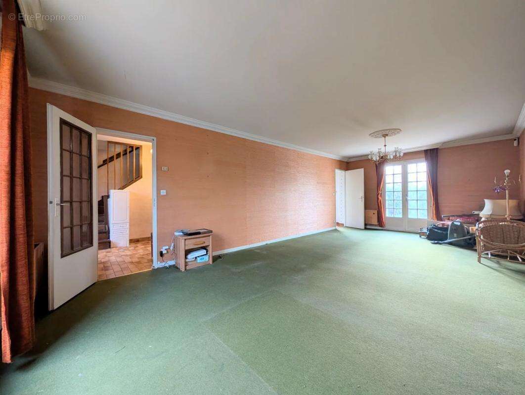 Maison à LES CLAYES-SOUS-BOIS