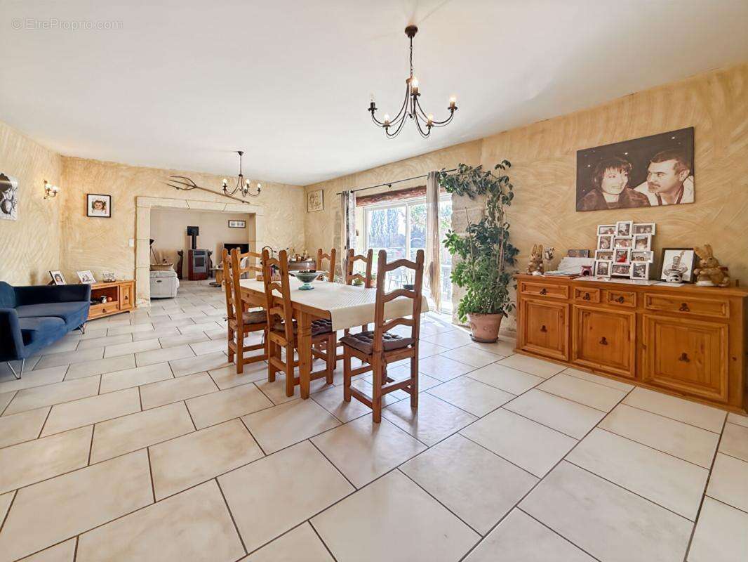 Maison à COURTHEZON