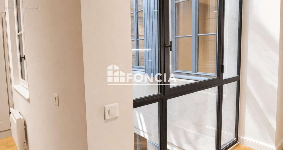 EXCLUSIVITE T2 rénové dans un magnifique immeuble proche des Arènes - photo 13