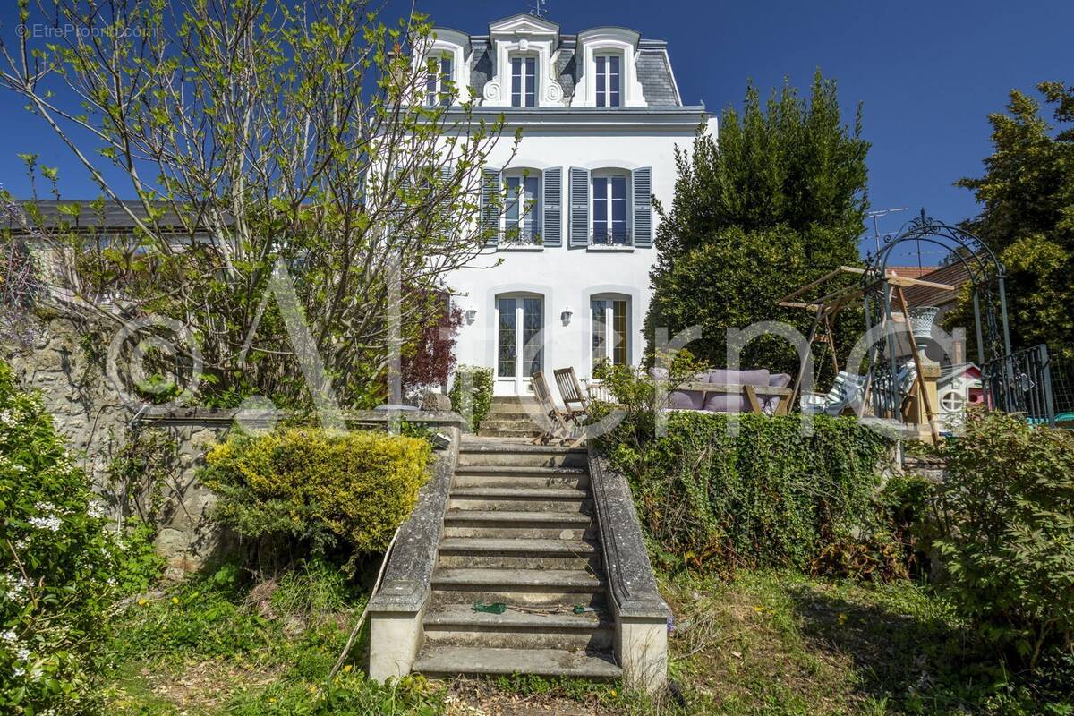 Maison à MEZY-SUR-SEINE