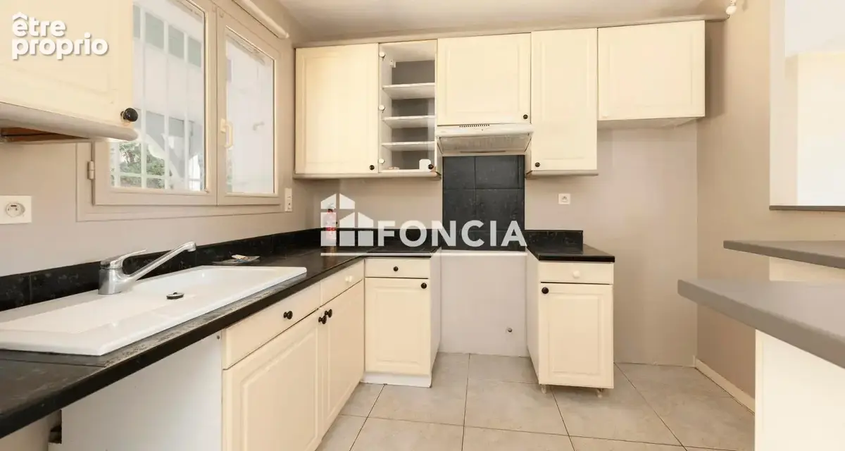  Maison plain-pied 4 chambres - Terrain 1582 m² sans vis-à-vis - Chourié - photo 5