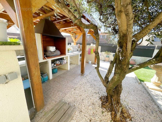 Rare à Saint Cyr sur Mer  à 5 mn des plages ,  Maison avec 3 chambres et piscine  !!! - photo 3