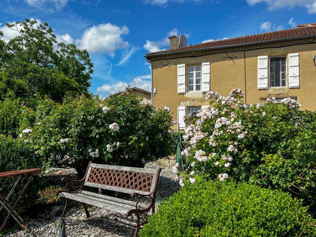 Maison de Village avec Vue Imprenable, Jardin et Cour - photo 2