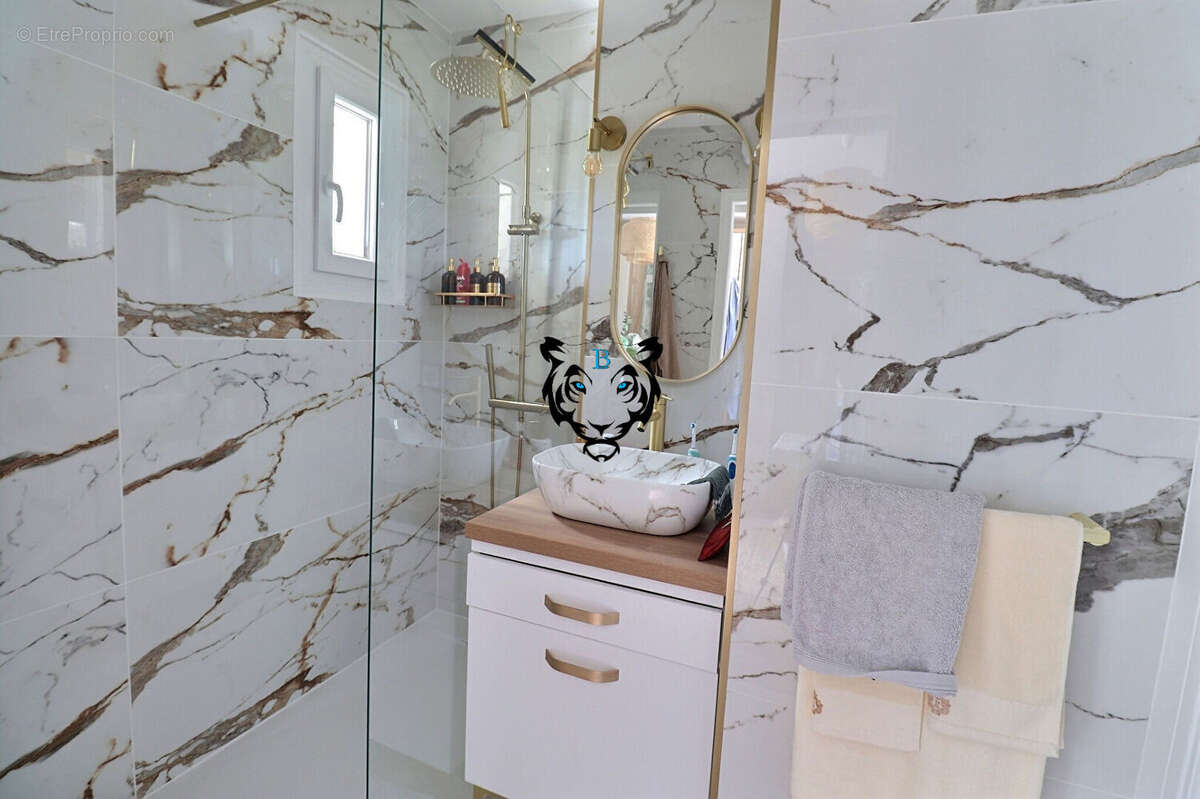 Maison à ROQUEBRUNE-SUR-ARGENS