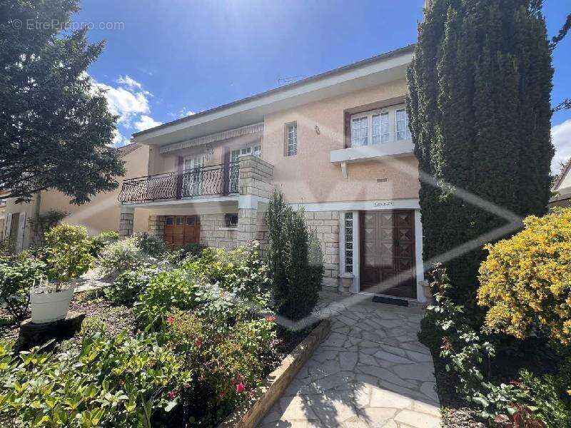 Maison à COMBS-LA-VILLE