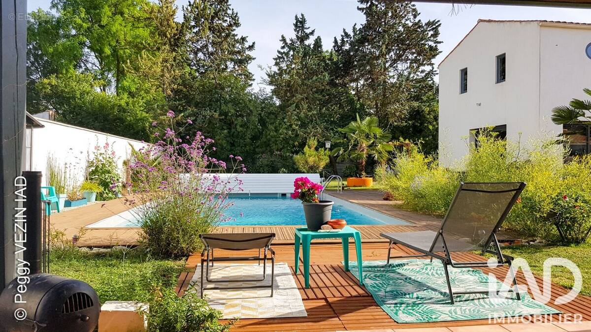 Maison 173 m² à Sainte-Soulle  - photo 1