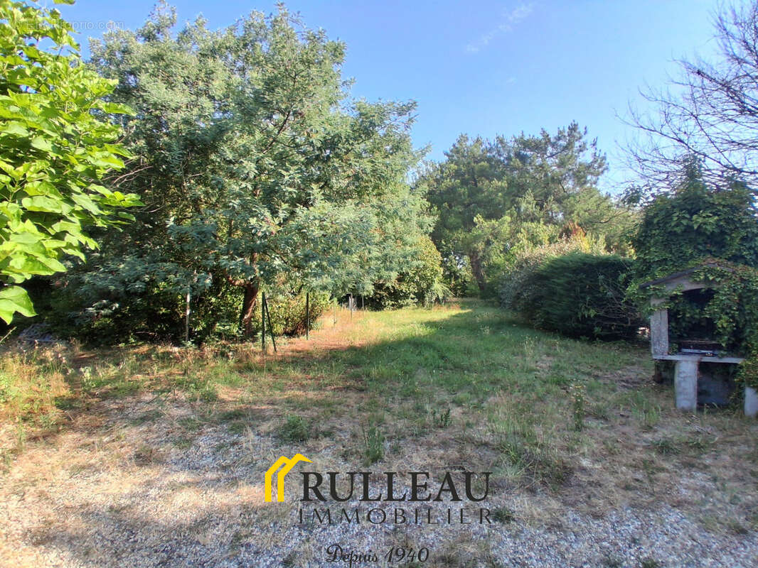 Maison en pierre 210 m2 7 pieces garage jardin piscine - photo 14