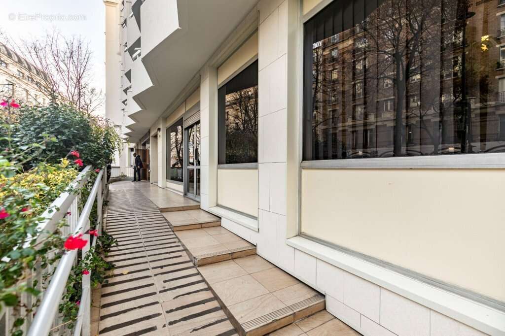 Commerce à PARIS-18E