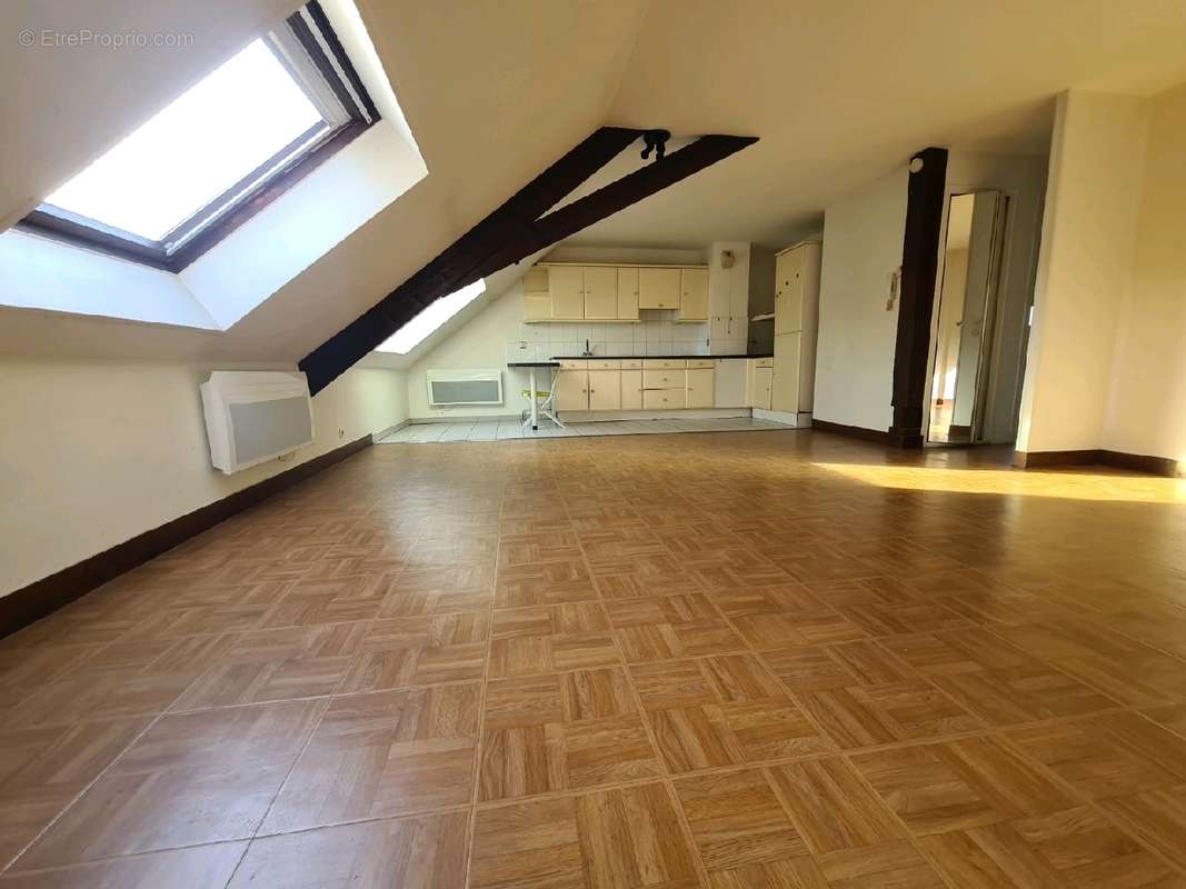 Appartement à VAUJOURS