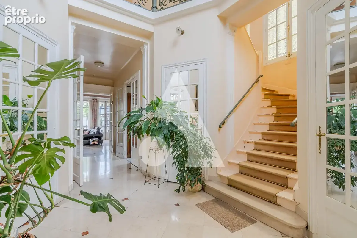 Triangle d'Or, Magnifique Maison 9 pièces de 300 m2 - photo 16