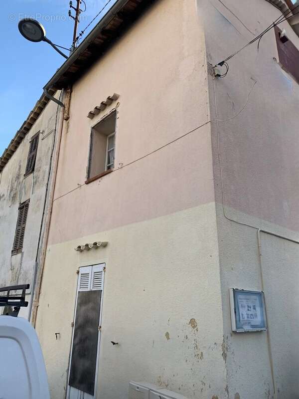 Commerce à VALLAURIS