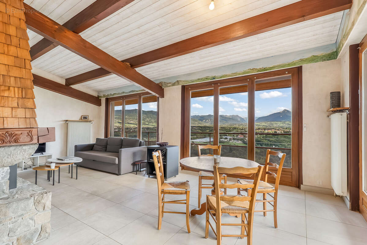 Maison à MONNETIER-MORNEX