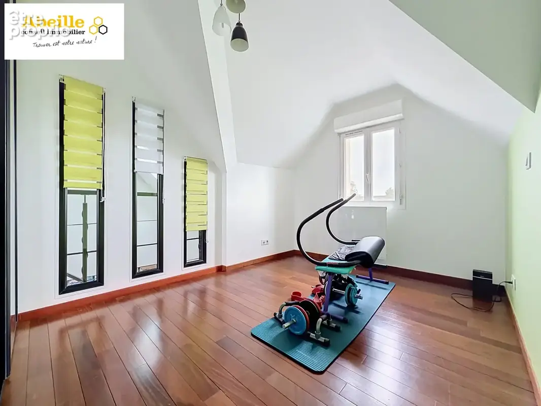 Maison contemporaine de 141 m2 hab. dependance de 29 m2. garage. terrain 800 m2. - photo 17