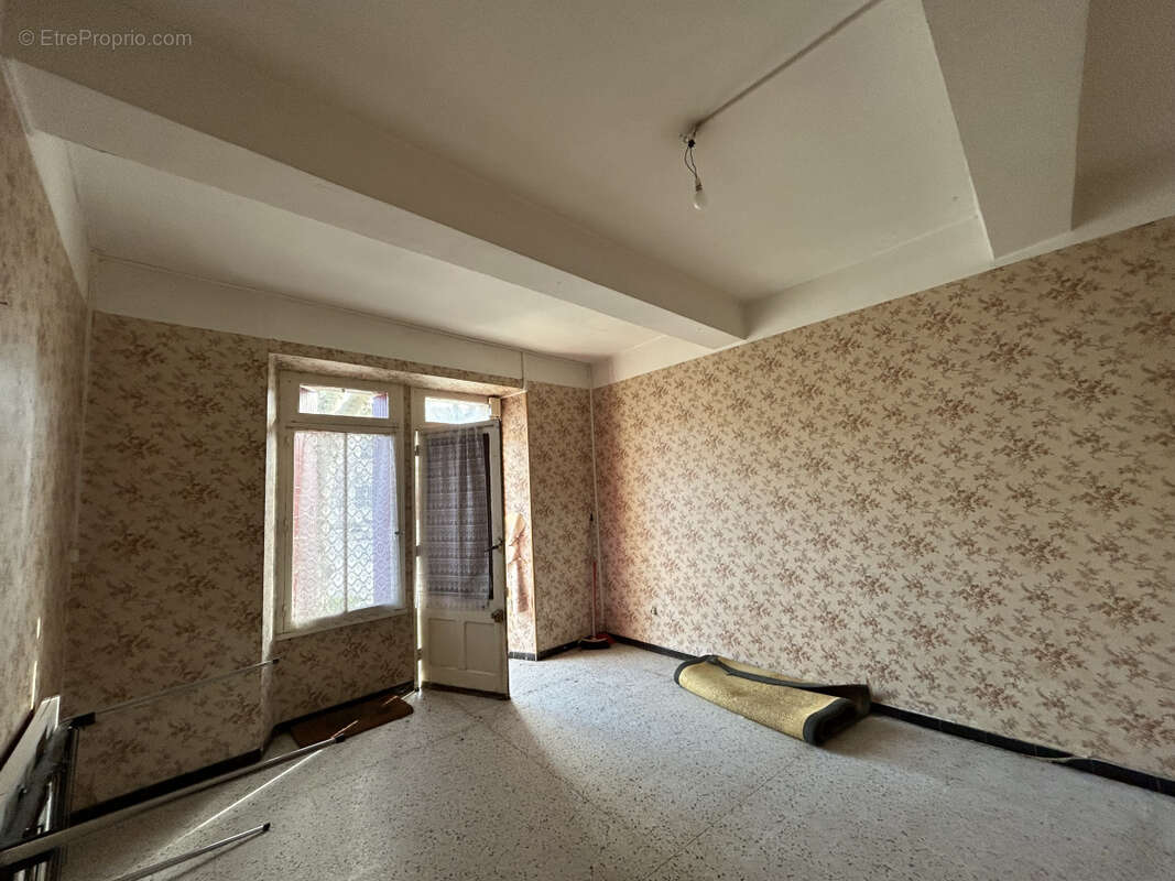 Sur la Promenade à Alzonne, maison de village de 65m2 à rénover. - photo 2