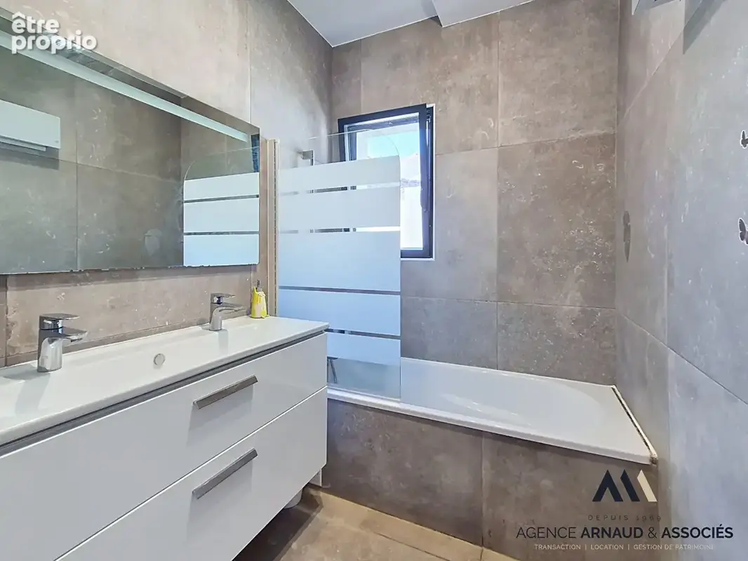 Saint-cyr-sur-mer - superbe maison contemporaine de plain-pied de 132 m² avec piscine - photo 8