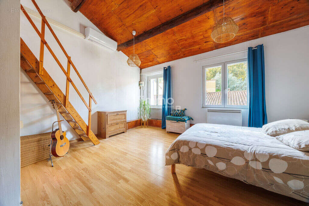 Maison à SIMIANE-COLLONGUE