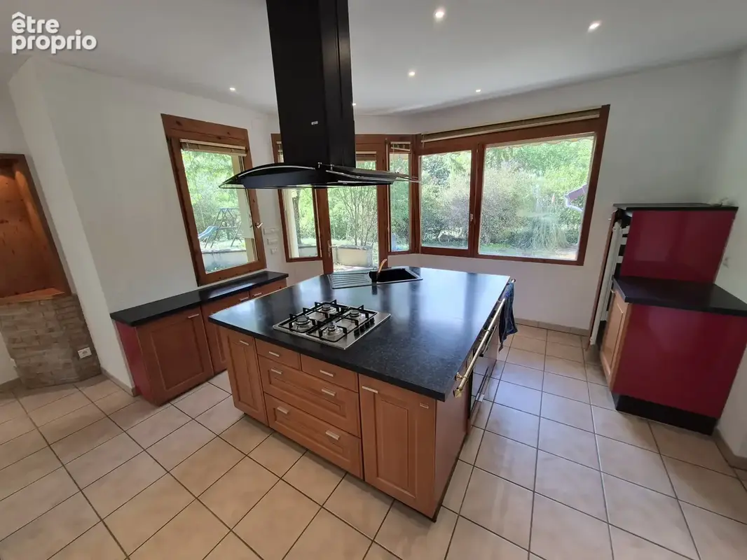 Maison d'architecte de 200 m2 édifiée sur un terrain de 1793 m2 - photo 5