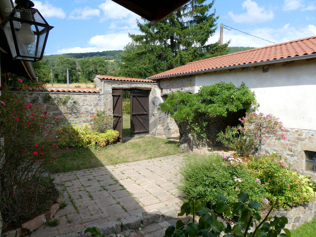 Maison à BRULLIOLES