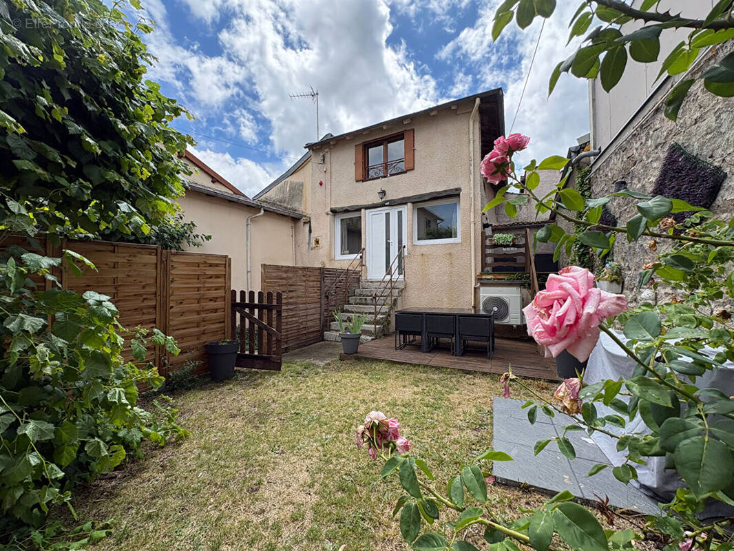 Maison à RENAISON