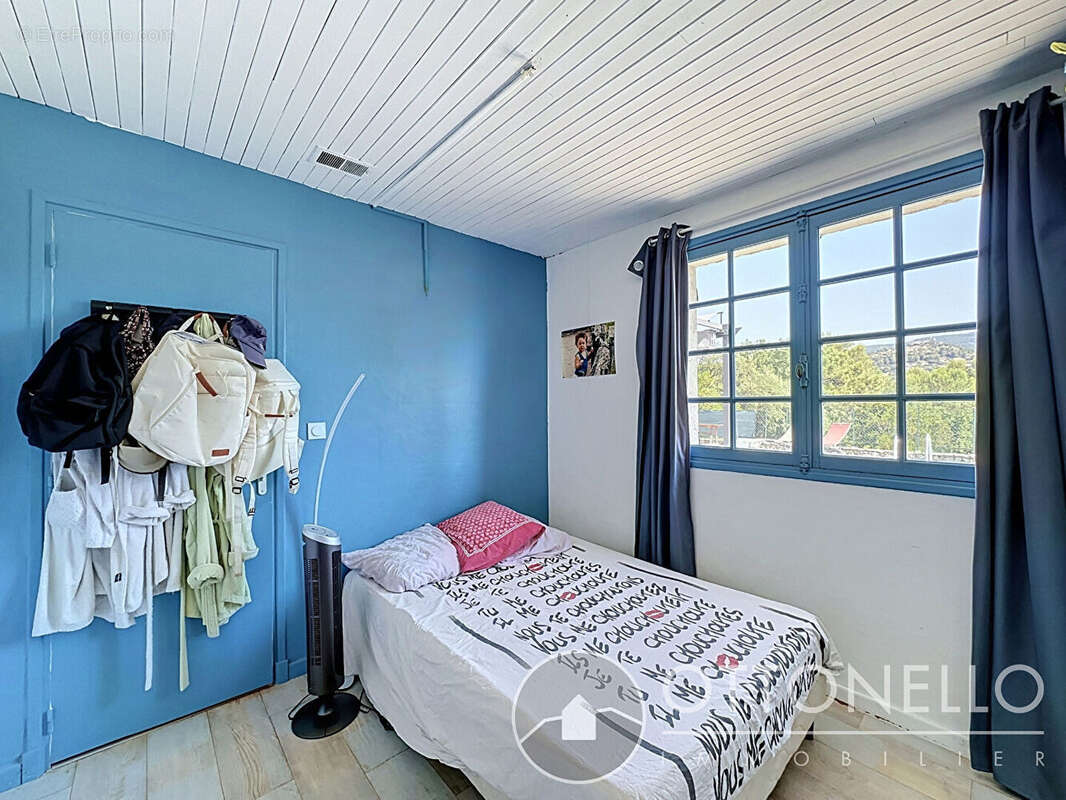 Maison à ROQUEBRUNE-SUR-ARGENS