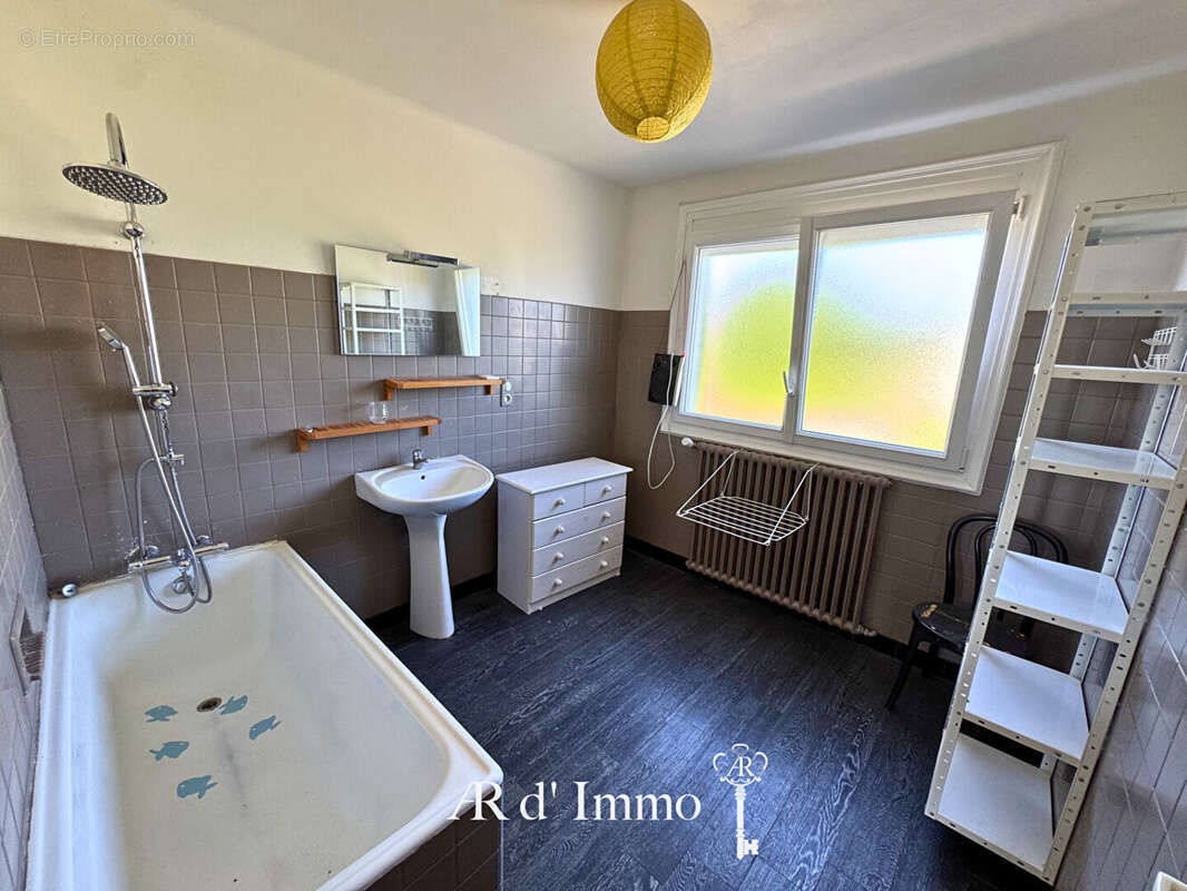 Maison rénovée 5 chambres sur grand terrain et sous-sol - photo 12