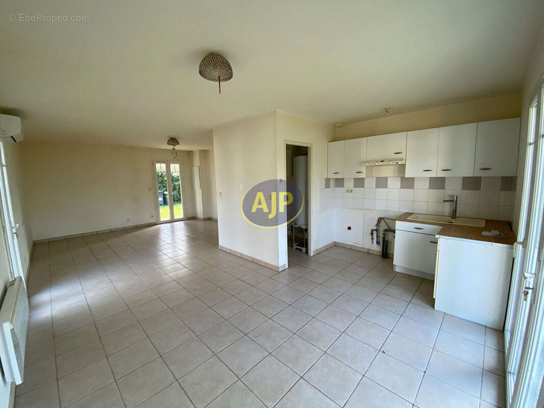 Maison à VENDAYS-MONTALIVET