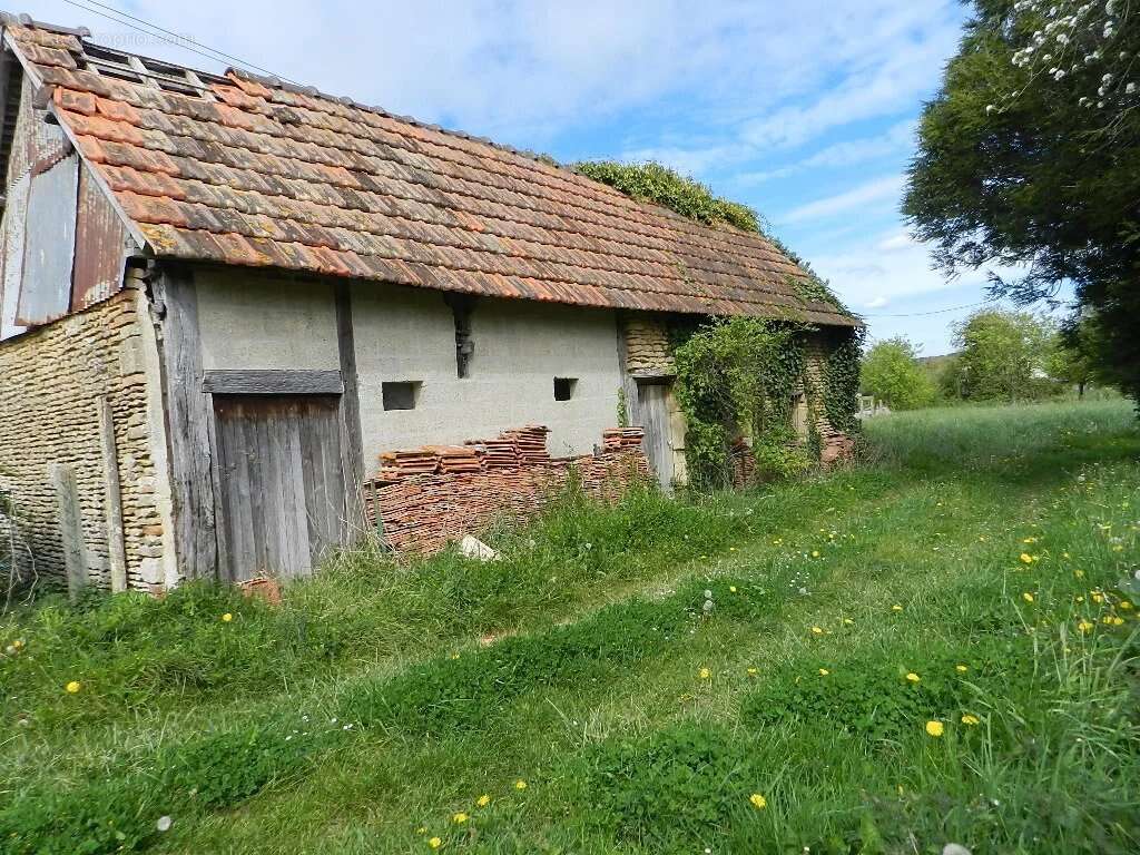 Maison à SAINT-PIERRE-SUR-DIVES