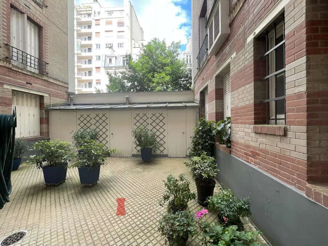 Appartement à PARIS-16E