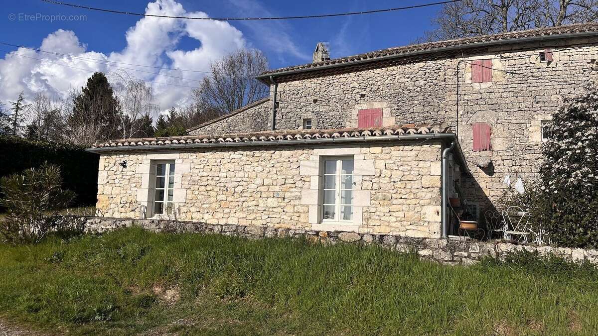 Roquecor - Ancien Prieuré du 15e Siècle avec Gîtes, Terrain Arboré et cave voutée. - photo 6