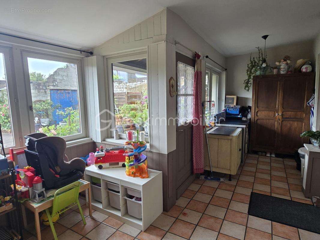 Maison familiale de 138m² - 4 chambres, jardin et garage - Tillé (60000) - photo 4