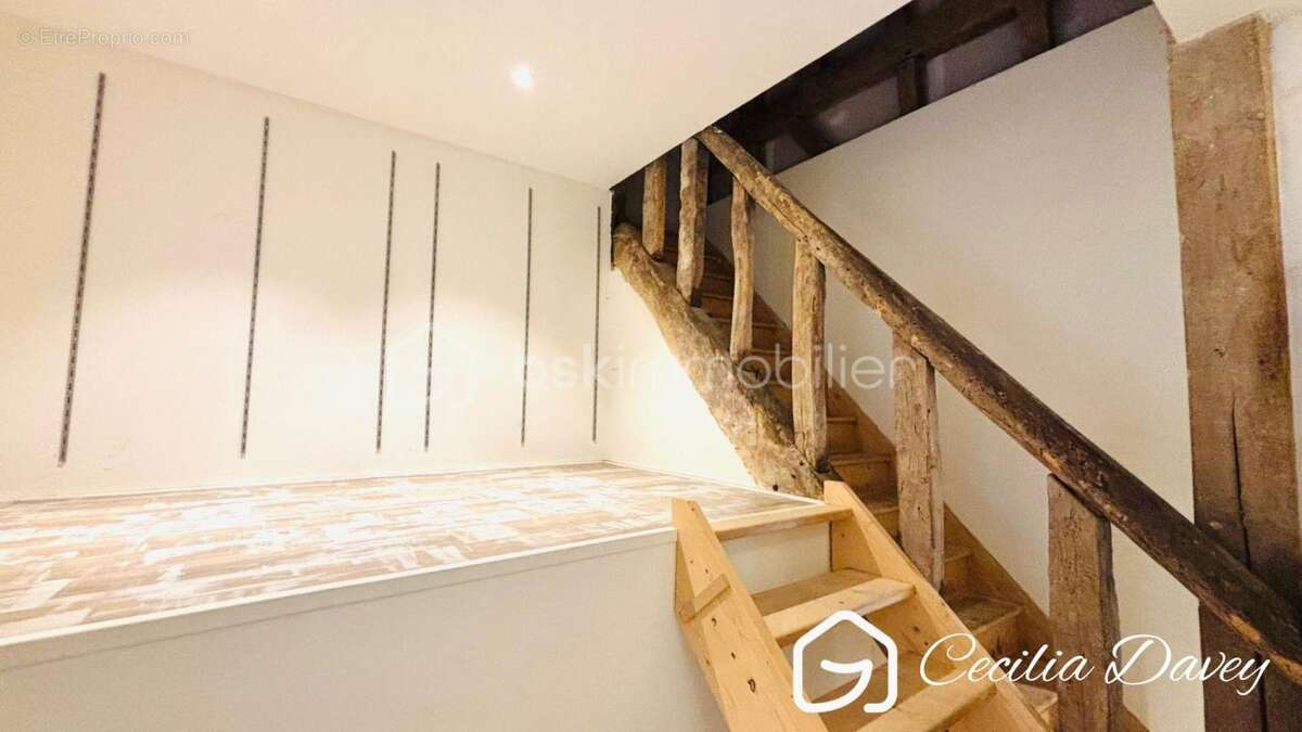 *** Nouveauté : Pour les amoureux de l'ancien : Fermette du XVIIIème siècle de plain-pied, pleine de charme avec fort potentiel  - photo 3