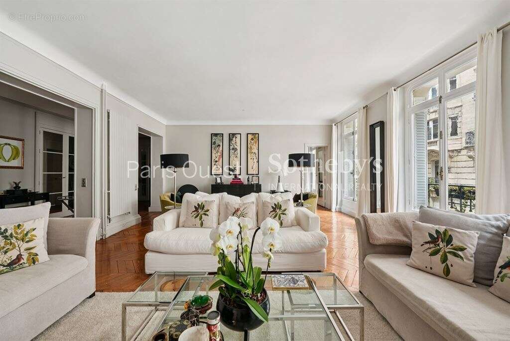 Appartement à PARIS-17E