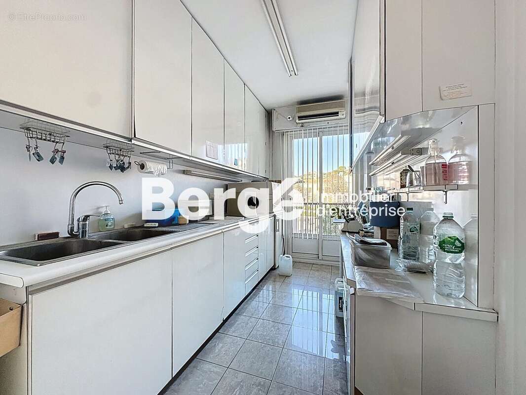 Commerce à VALLAURIS