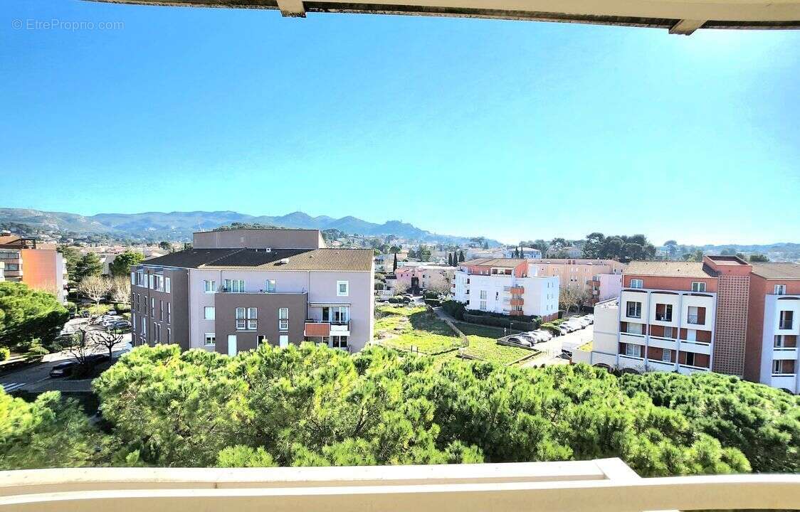 T5 DUPLEX /TERRASSE / COEUR DE PLAN DE CUQUES